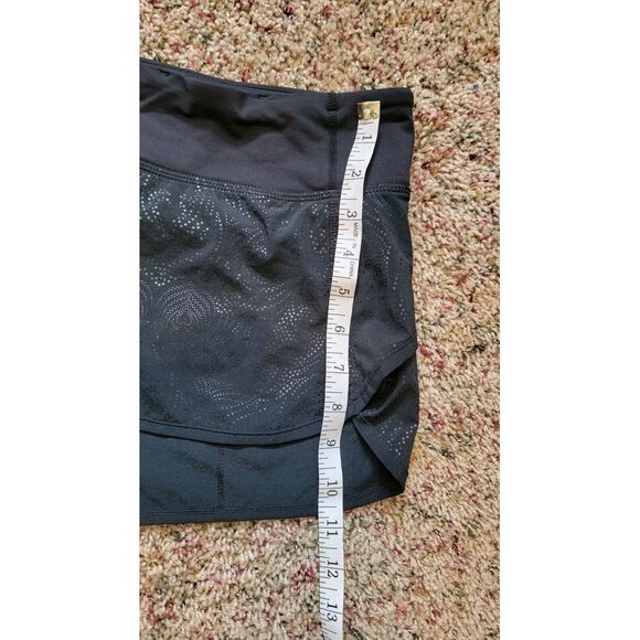 Lululemon  Athletic 10 Speed Short Peacock Lace Black Embossed Feather EUC! Rare - Picture 3 of 7